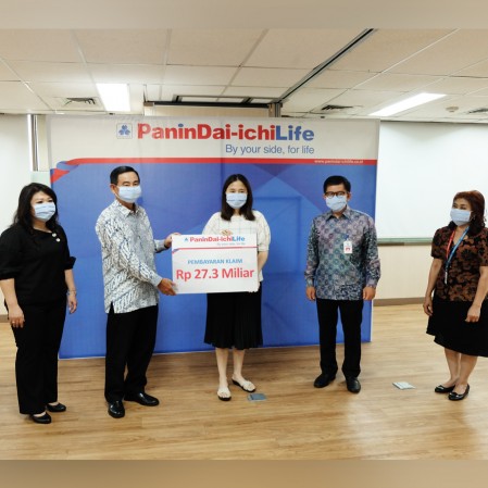 Panin Dai Ichi Life Bayarkan Klaim Nasabah Panin Bank