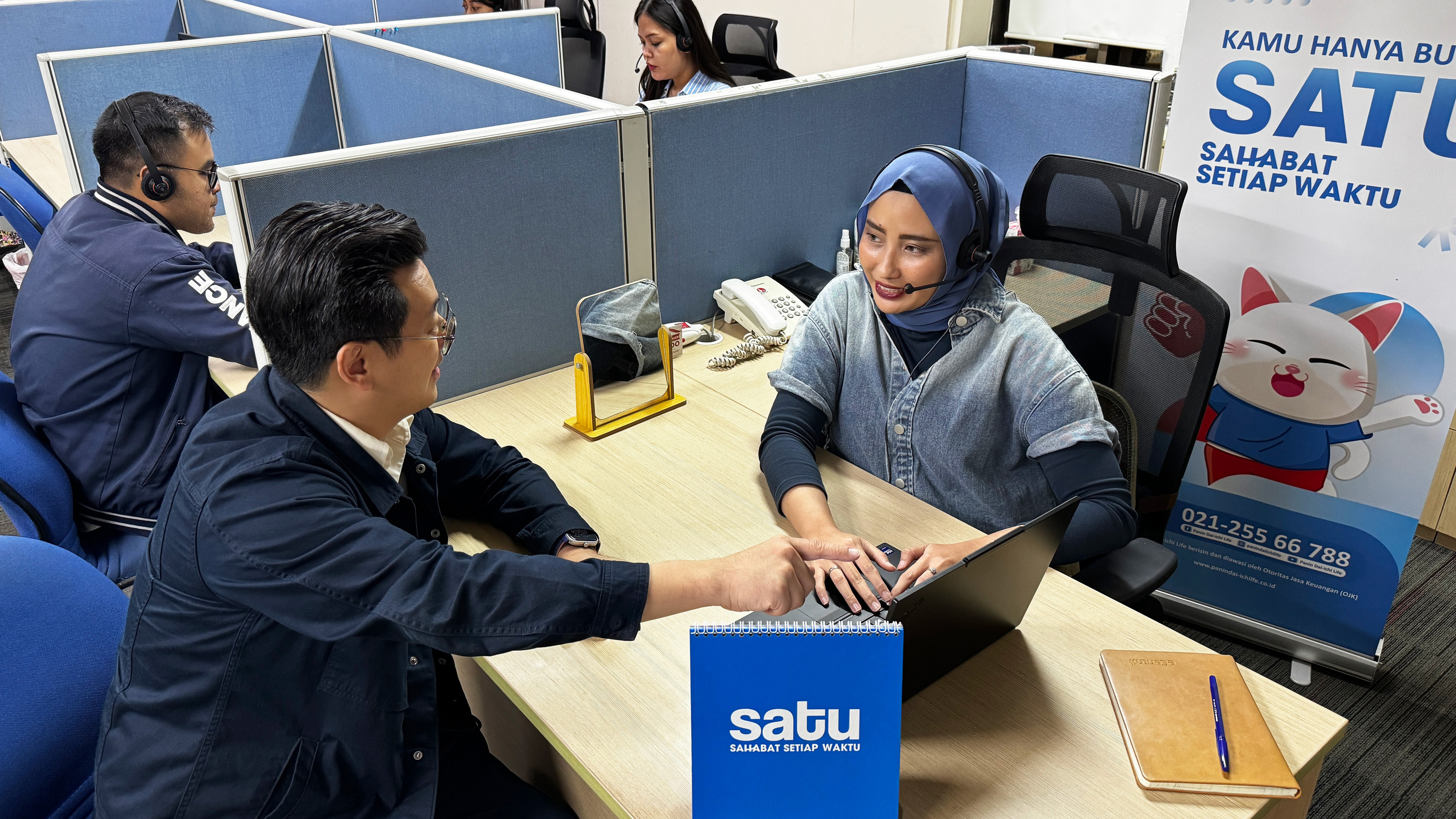 Contact Center Panin Dai-ichi Life membantu nasabah yang terdampak bencana melalui layanan hotline.