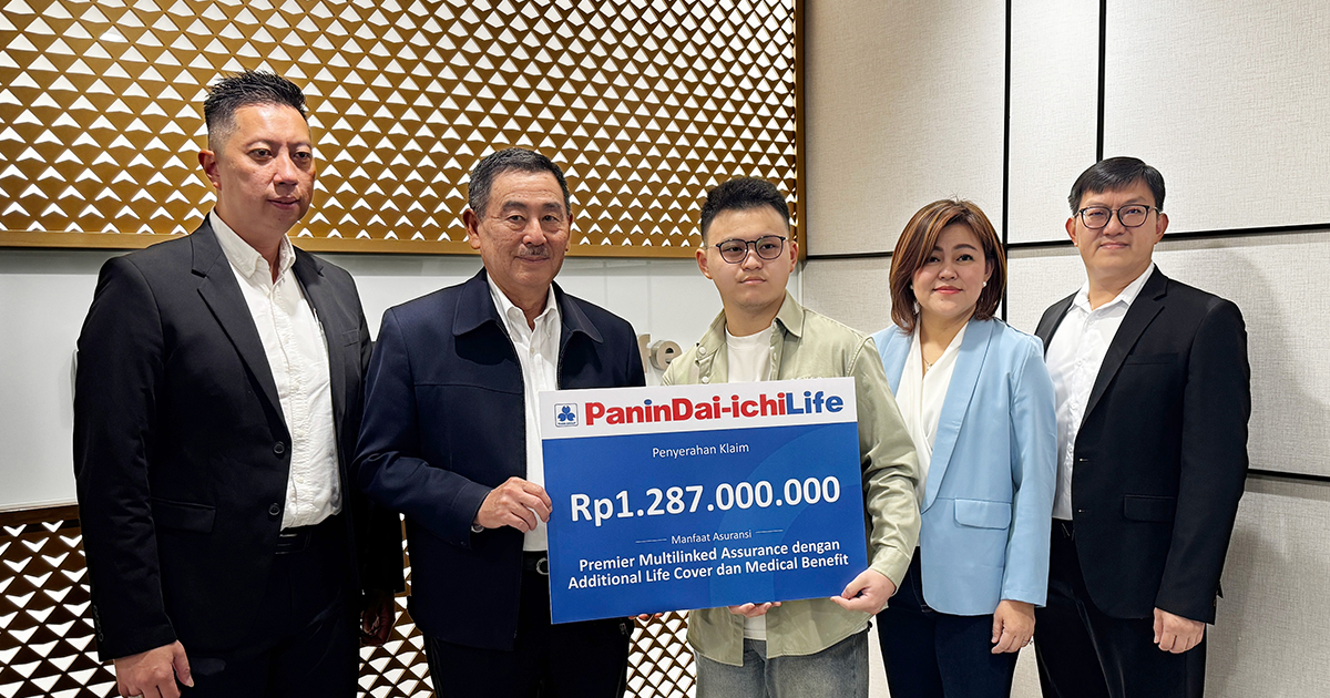 Seremoni penyerahan klaim tutup usia senilai Rp1,28 miliar kepada ahli waris nasabah di Kantor Pusat Panin Dai-ichi Life.