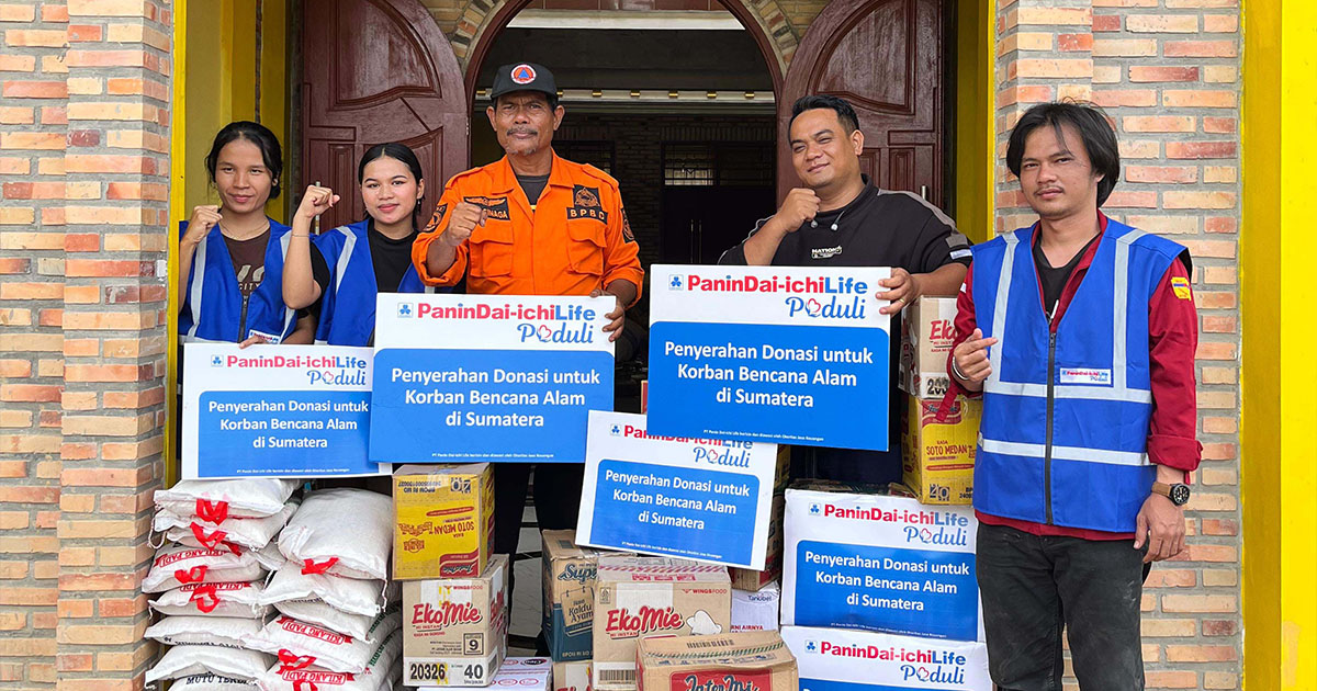 Penyaluran bantuan bahan pokok Panin Dai-ichi Life kepada korban banjir dan longsor di Tapanuli Tengah melalui BNPB.